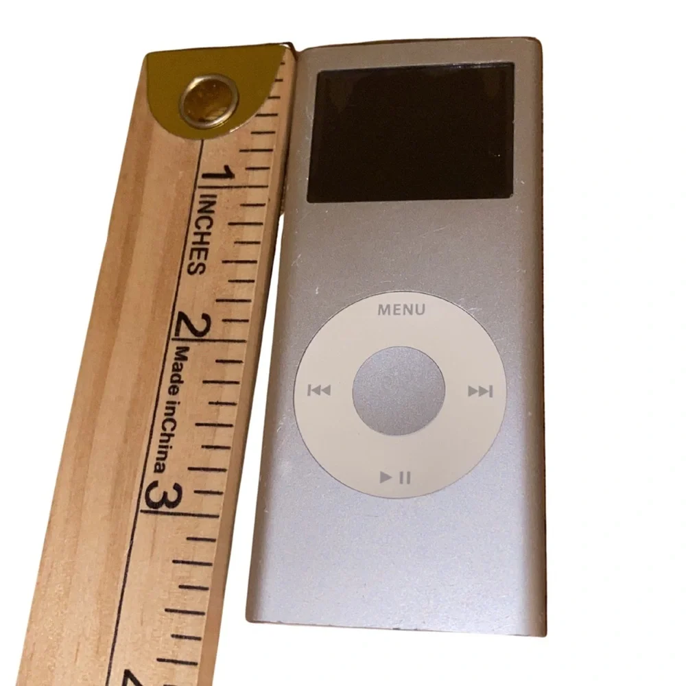Apple iPod Nano 2nd Gen 4GB Silver A1199 MP3 Player Untested For‎ Parts Repair
